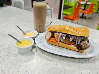 Pan con chicharrón 