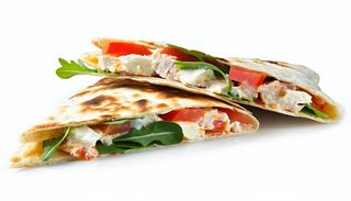 Piadina con tonno, pomodoro e rucola