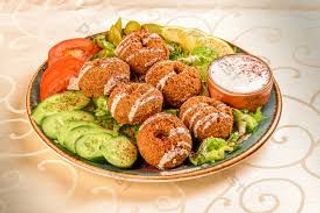 Piatto falafel con verdure