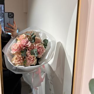 Букет з 9-ти французьких троянд з евкаліптом 