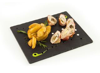 Rulou de pui în crustă de bacon