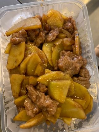 70. Телешко с пресни картофи (750г)