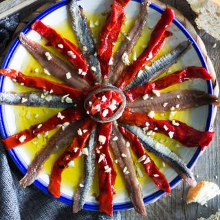 Anchoas de Santoña con pimientos del piquillo