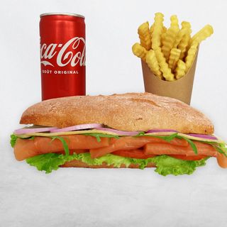 Sandwich Saumon Fumé + frites + Boissons.