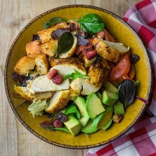 Ensalada de pollo y aguacate