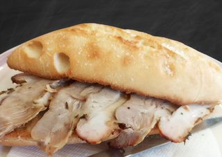 Bocadillo De Chicharrón Con Queso