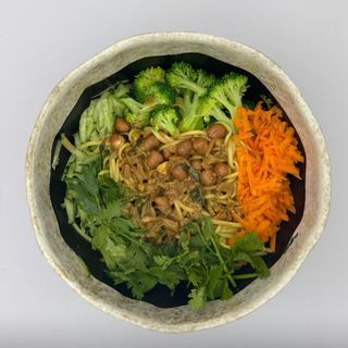 Noodles Veganos con Salsa de Sésamo