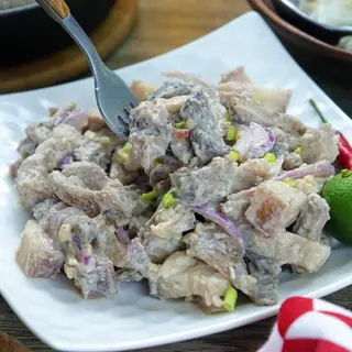 Dinakdakan