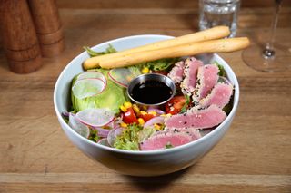 Salata cu ton la gratar