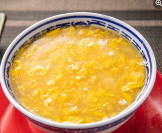 Zuppa di mais con pollo