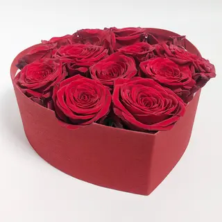 წითელი ვარდები წითელ ყუთში 2286
