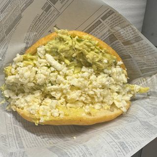Arepa De Reina Pepiada Con Queso Amarillo (1 Ud.)