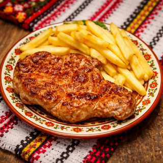 Ceafă de porc la gratar cu garnitura la alegere