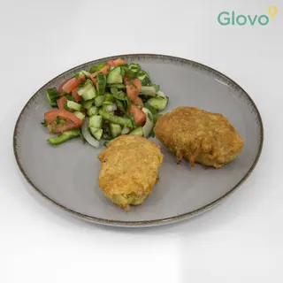 Картофени кюфтета със салата и десерт (550г)