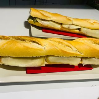 Bocadillo serranito estilo Rebujito