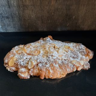 Croissant Con Almendtras