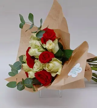Bouquet rose bianche e rosse.