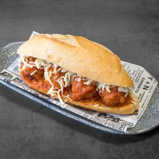 Bocadillo de albóndigas 