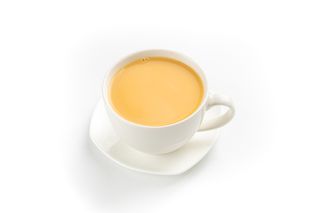 Чай черный с молоком 