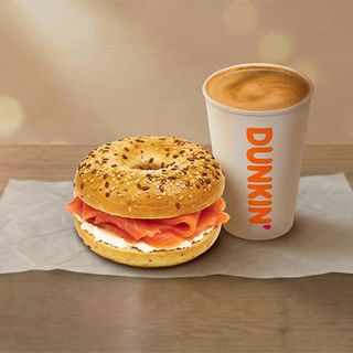 ბეიგელი ორაგულით და ყველით კომბო