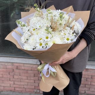 თაიგული "თეთრი ხელნაკეთობაში" 2080