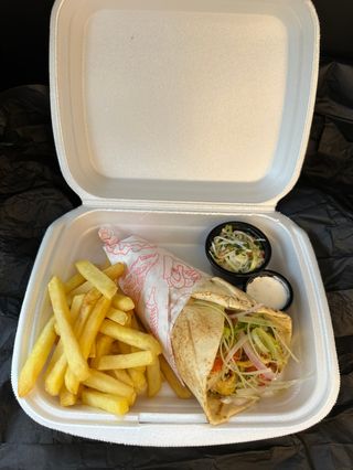 Pita Saucisses Sauce Tzatziki