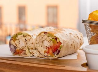 Wrap De Pollo + papas fritas 