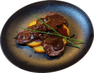 Телешки медальони със сос Марсала (300г)