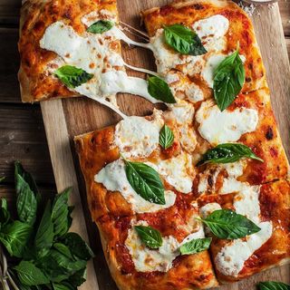 Pizza Margarita (16 Porciones)