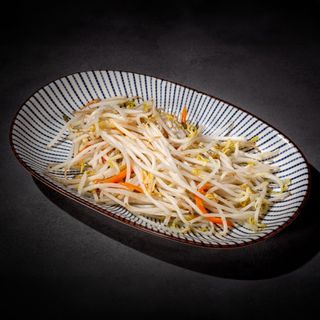 90. Germogli di soia con verdure miste