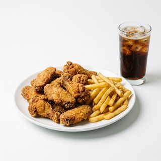 Menú Alitas De Pollo + Patatas + Bebida