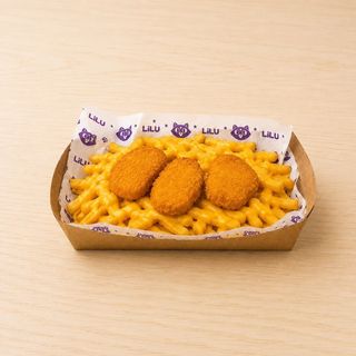 Картофель по-деревенски с наггетсами и сырным соусом 