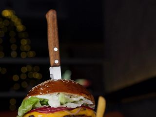 Бургер з в'яленими томатами