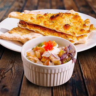 Guacamole cu creveti la gratar si crema de brinza