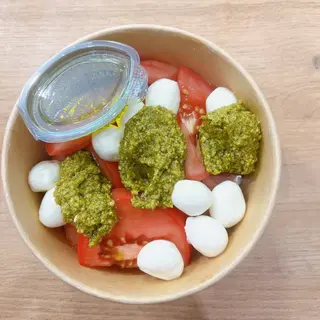 Капрезе с бейби моцарела