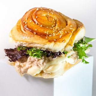 Atun (Pan brioche)