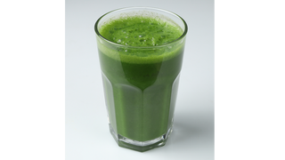 Sok z białej kapusty świeżo wyciskany