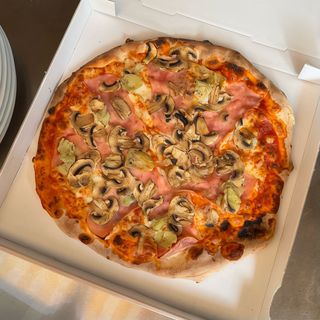 Pizza Cuatro Estaciones