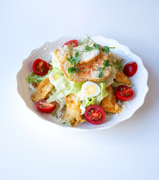 Цезарь с жареным куриным филе