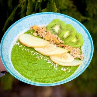 Боул-смузі з ківі та шпинату