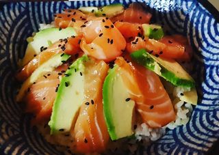 T001.Tartare chirashi di salmone