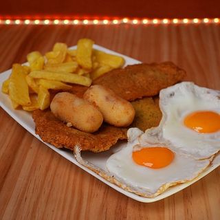 Plato Con Pechugas De Pollo Empanadas