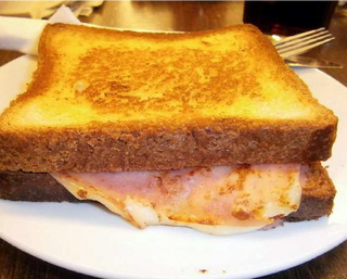 BIKINI  (Jamon dulce y queso fundido)