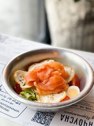 Салат "Цезар" з лососем 