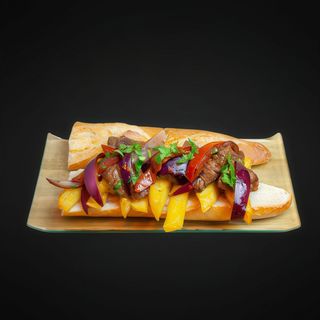 Pan con lomo salteado