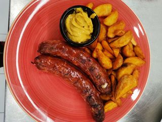 Domaća kobasica punjena kačkavaljem