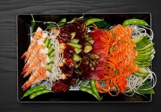 ZESTAW SASHIMI MIX (16szt)