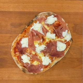 Pinsa Crudo e Bufala