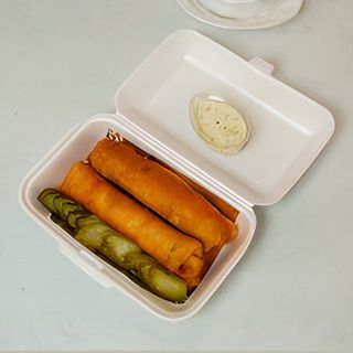 Slana pohovana palačinka sa pečenicom