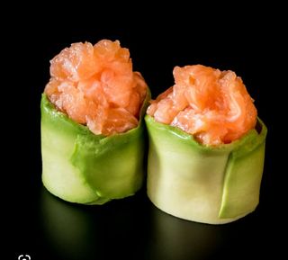  flor de aguacate con tartar de slmon 1 unidade